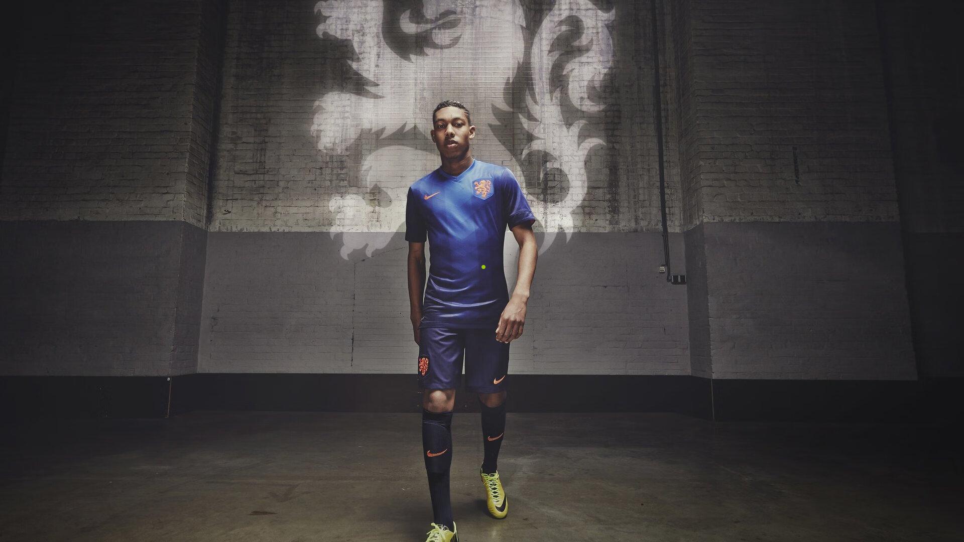 豪门悲喜夜！利物浦惨败跌出前六，巴萨狂胜登顶，曼城失利让出次席